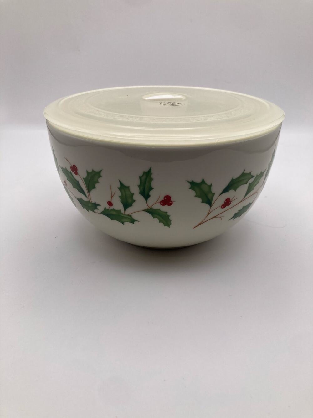 Lenox Holiday Holly Berry Round 6 1/8" Stackable Bowl with Silicone Lid